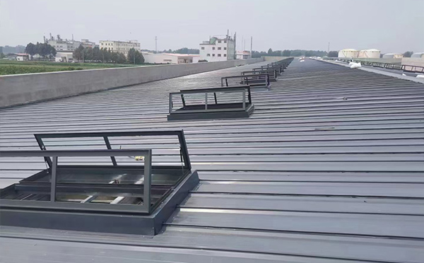 某中学室内体育馆阜康排烟窗改造项目