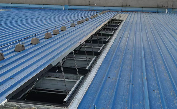 某城市大型商业综合体中庭阜康排烟窗工程