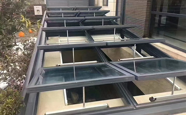 某轨道交通车辆维修车间阜康排烟窗应用