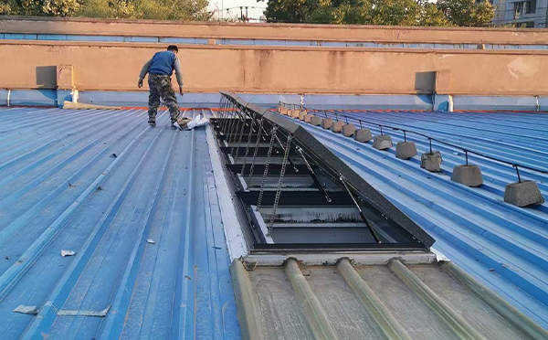 某区域性物流仓储中心阜康排烟窗系统安装项目