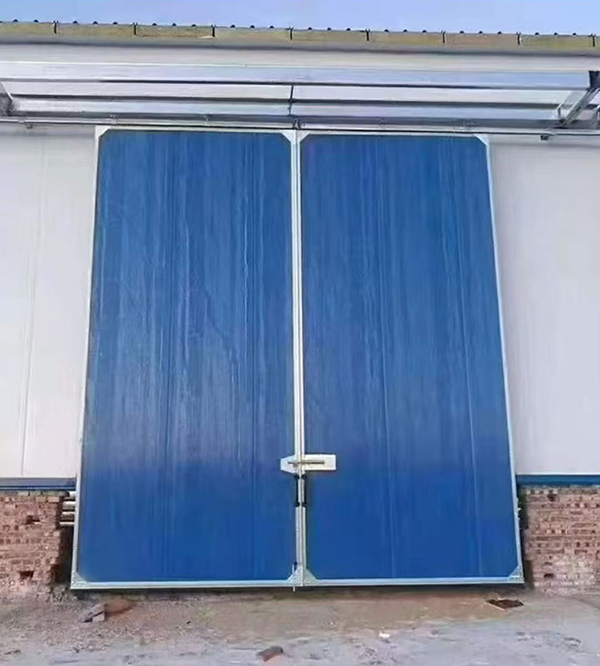 阜康工业门在大型仓储物流通道中的应用实例