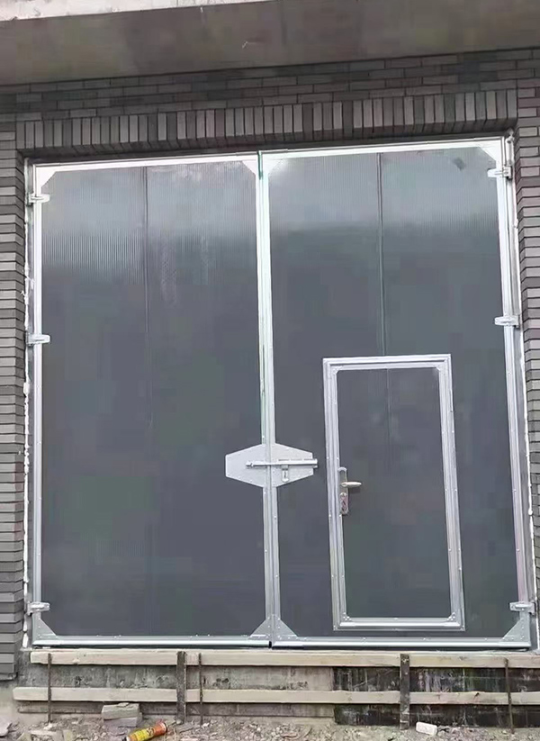 阜康工业平开门在大型设备制造车间的应用实例